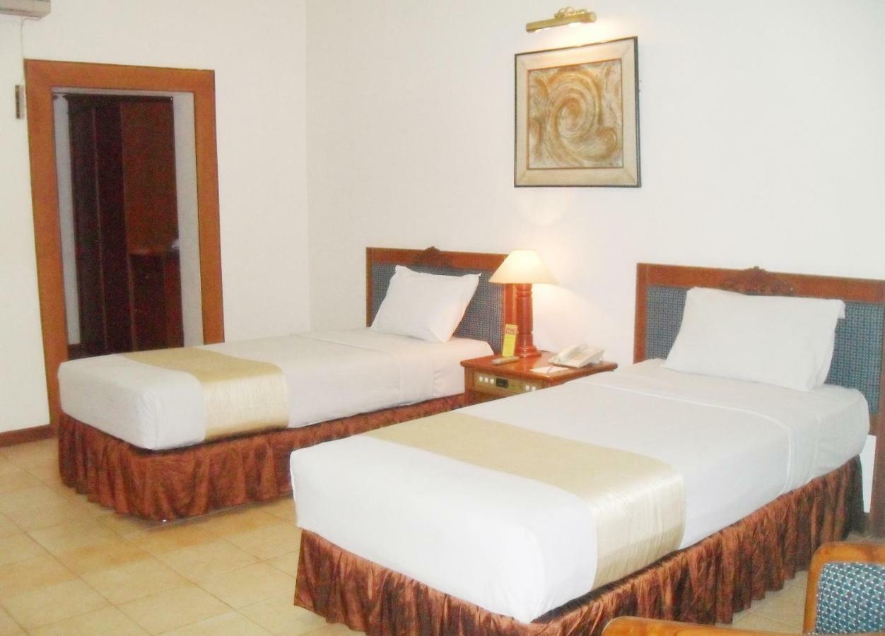 Hotel Pantai Gapura Makassar Luaran gambar